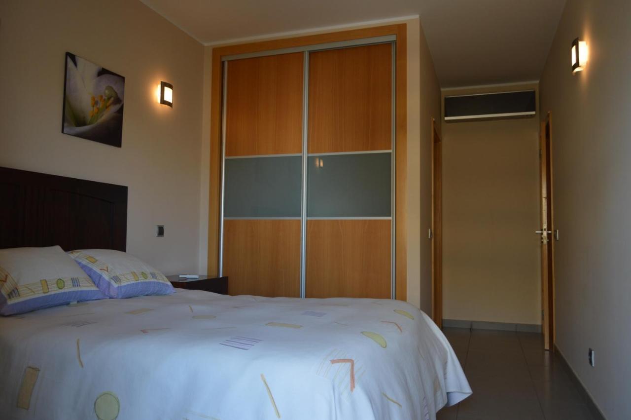 Apartamento Frente Ao Mar Com Piscina De Agua Salgada Quarteira Buitenkant foto