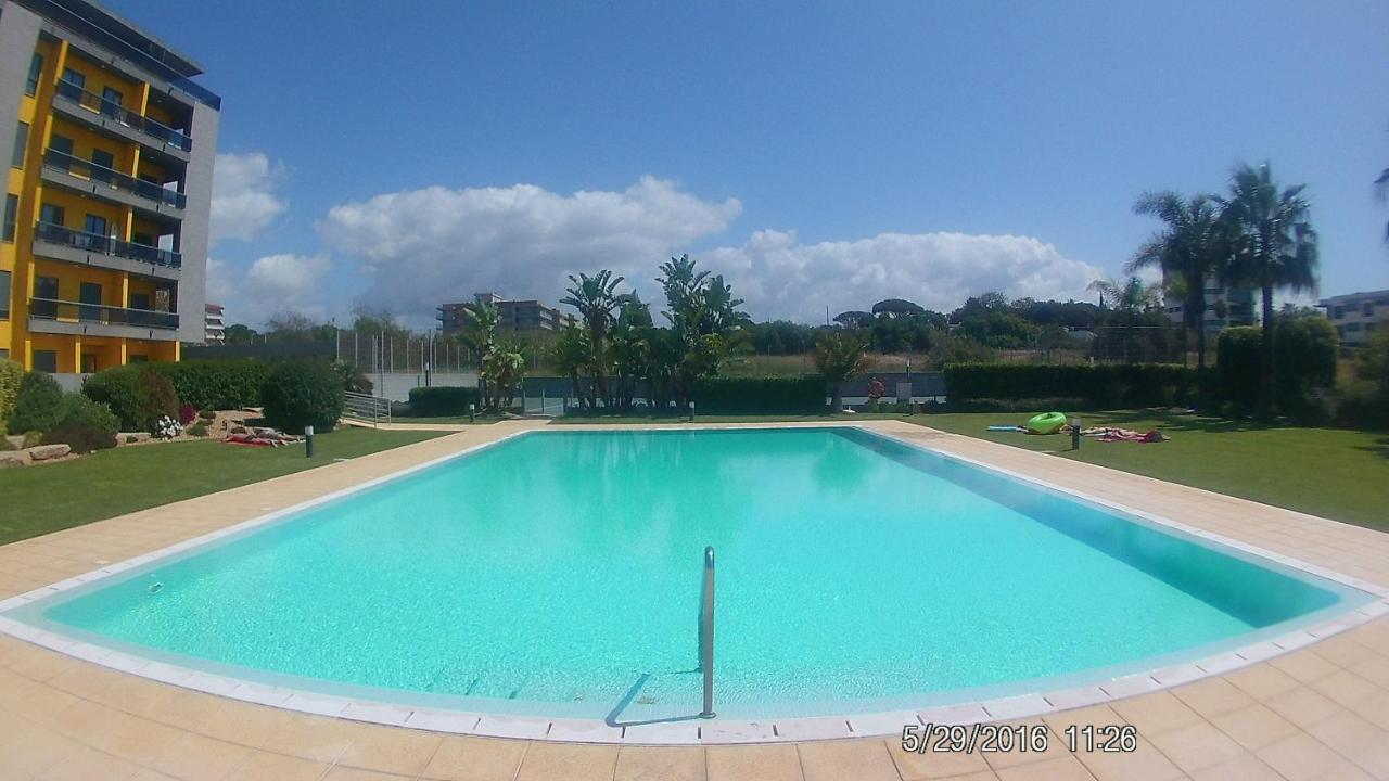 Apartamento Frente Ao Mar Com Piscina De Agua Salgada Quarteira Buitenkant foto